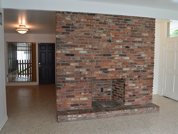 4th image of 1532 W Park Ln