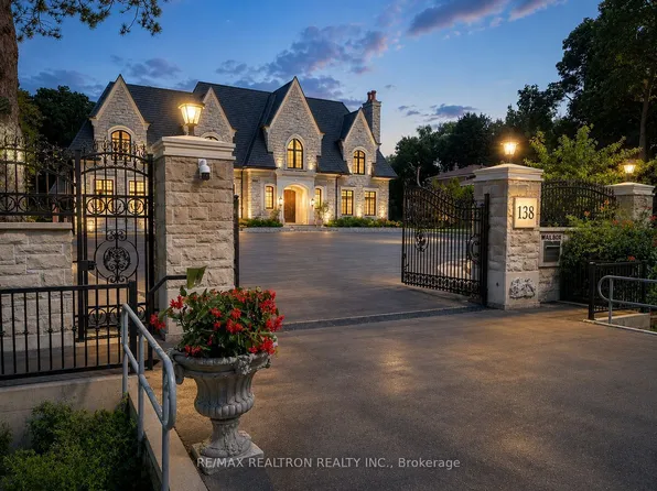 138 Centre St, Vaughan, ON L4J 1G4