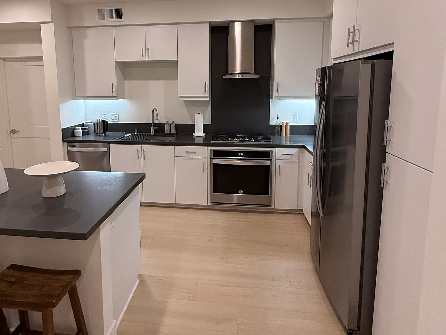 2 bed, 1075 sqft, $4,540 — Photo 4