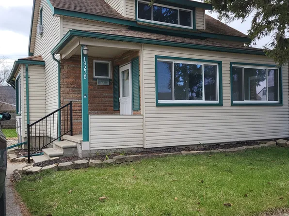 19236 Florida St, Roseville, MI 48066