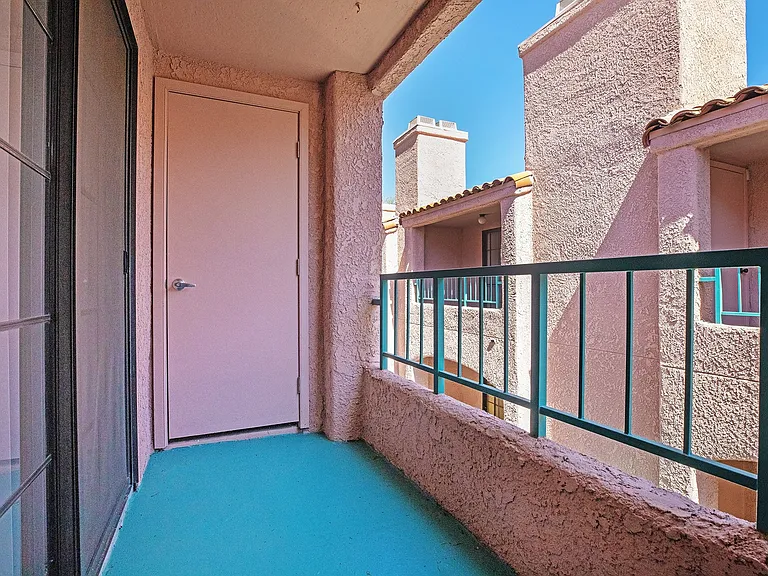 Winterhaven Terrace — Photo 42