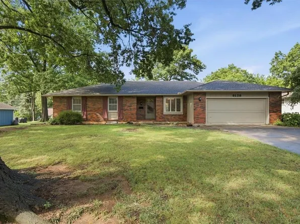 8128 Juniper Dr, Prairie Village, KS 66208