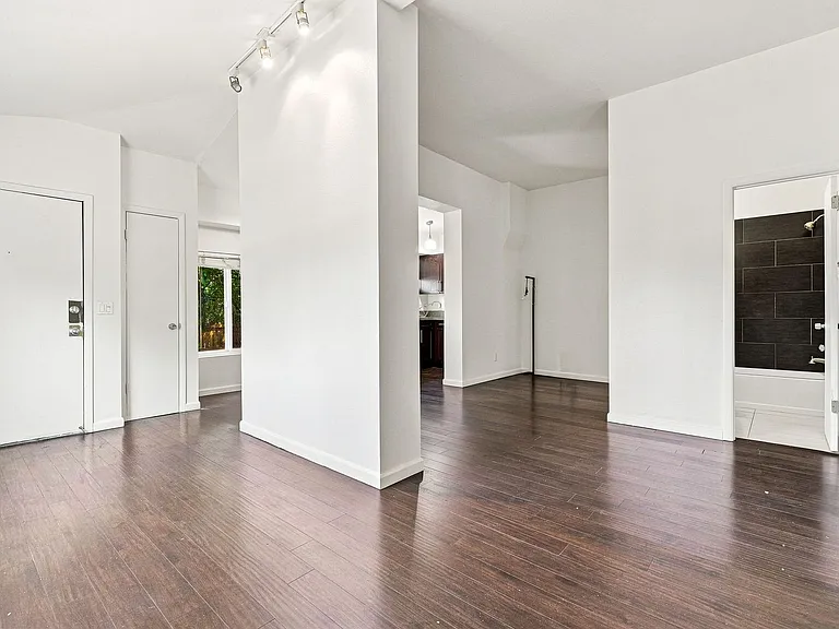 2100 S Logan St #A — Photo 10