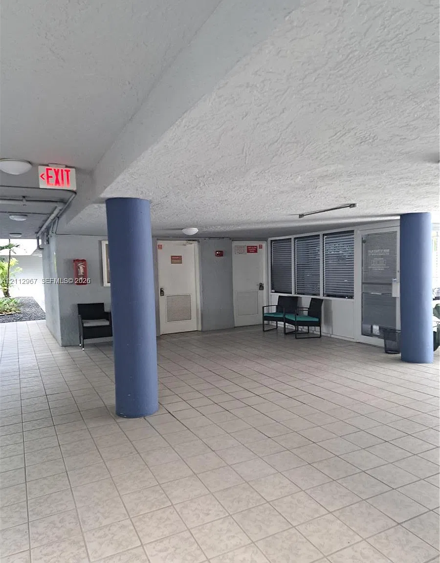 Palm Court Of Miami Condo — Photo 3