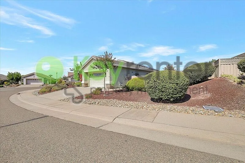 2 bed, 1.5 bath, 1143 sqft, $2,600 — Photo 1