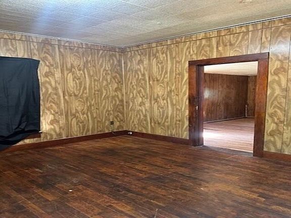 3rd image of 309 W 2nd St