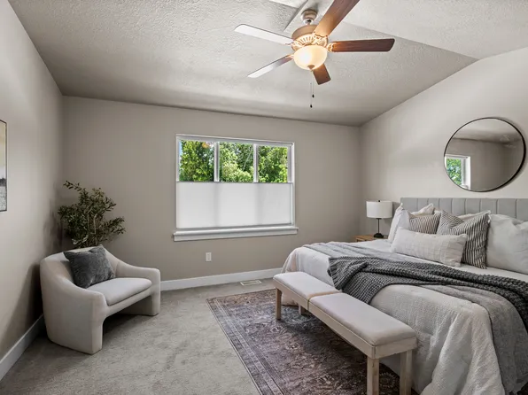 1739 Holladay Hill Ln, Holladay, UT 84124