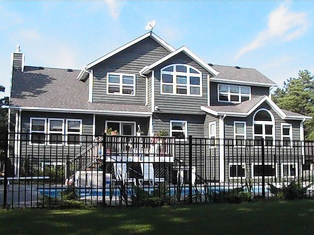 View all pictures to see upscale features like the Mahogany Decking