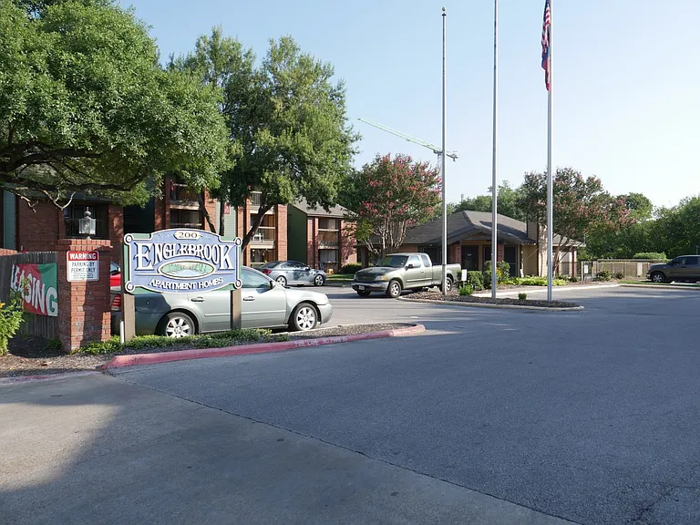 Englebrook Apartments — Photo 33
