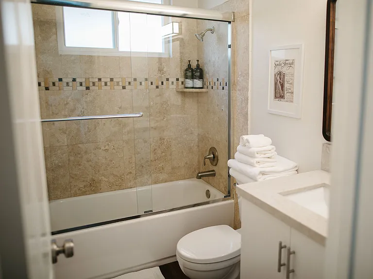 4588 Winona Ave — Photo 79