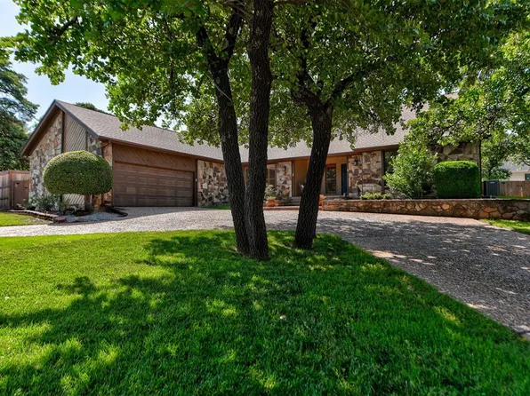 1600 Nightingale Ln, Edmond, OK 73034