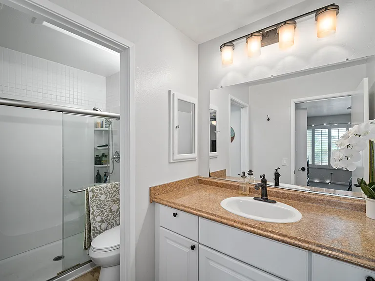 1015 Sparrow Ct — Photo 3