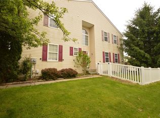 6827 Lincoln Dr, Macungie, PA 18062