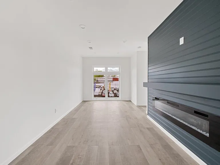 20 N Straight St #1 — Photo 10