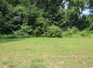 5731 W Woodbriar Ln, Peoria, IL 61615