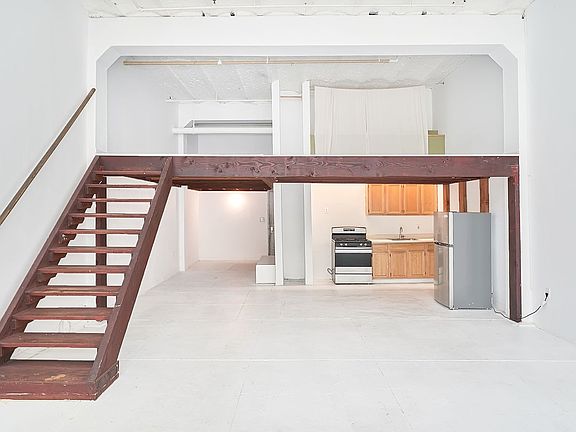 3rd image of 5 Delavan St #1E