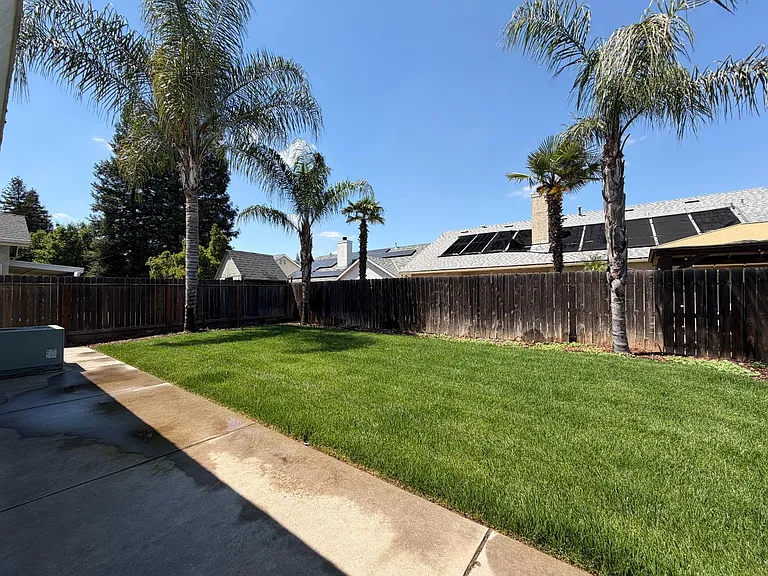 2128 E Saint Andrew Dr — Photo 32