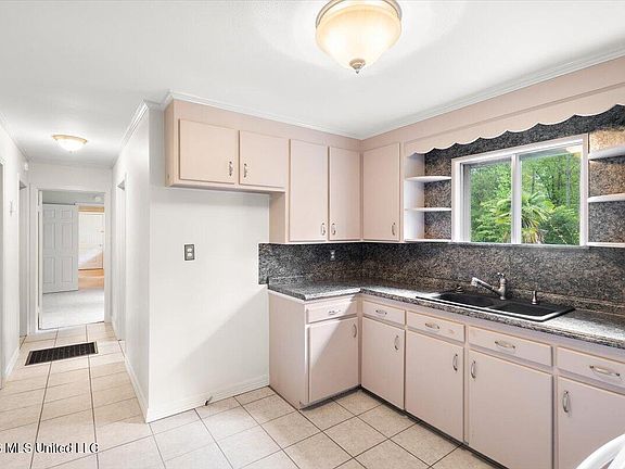 4th image of 2253 Cleary Rd
