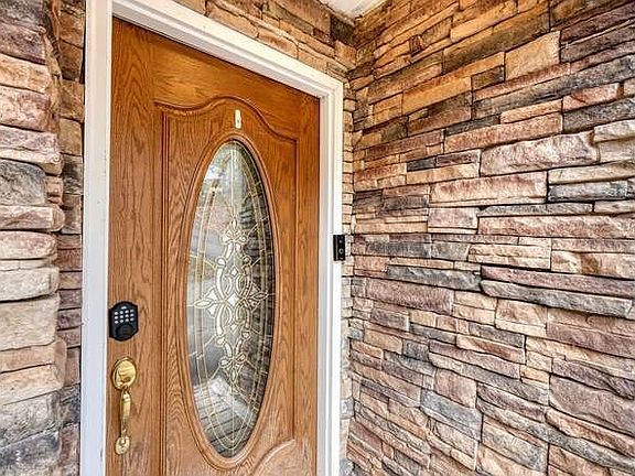 3rd image of 99 Highland Cir