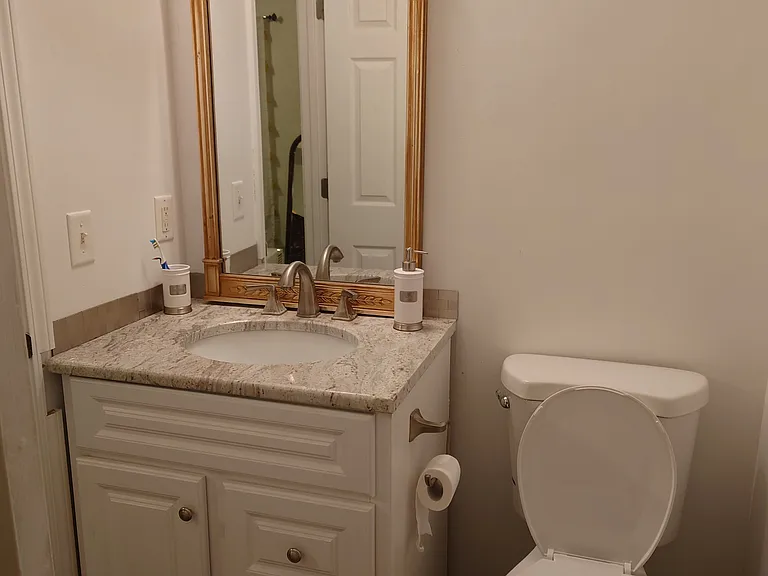 8 Leeward Ct — Photo 6