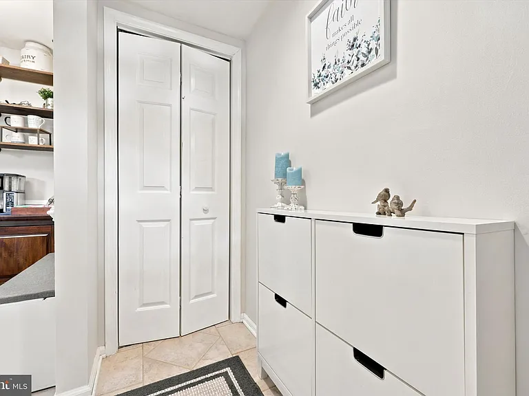 736 Village Ln — Photo 23