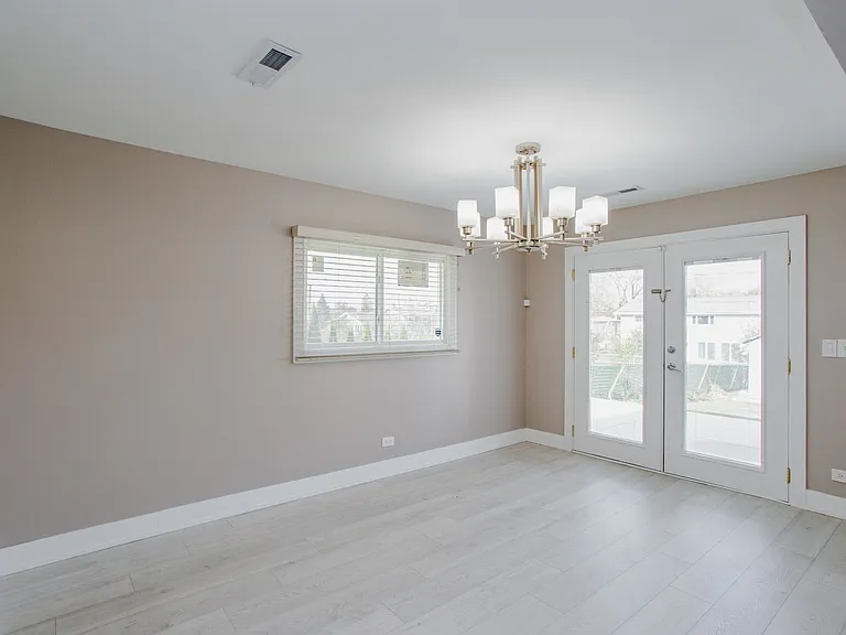 720 Durham Ln — Photo 11