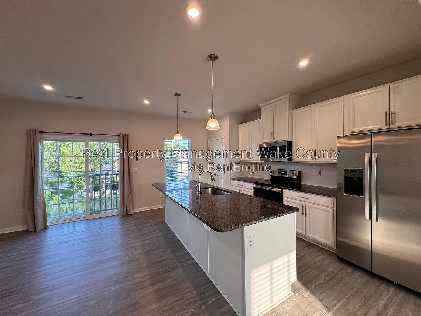 3 bed, 2.5 bath, 2260 sqft, $2,050 — Photo 3