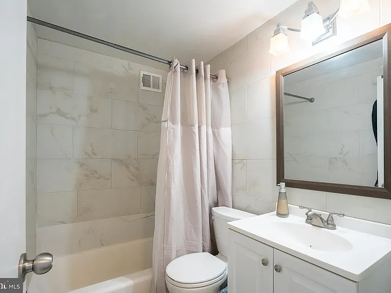 2101 Chestnut St #1110 — Photo 9