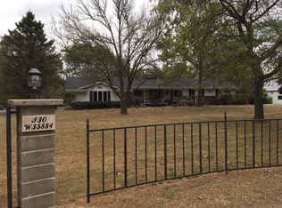 S30W35884 Scuppernong Ct, Dousman, WI 53118
