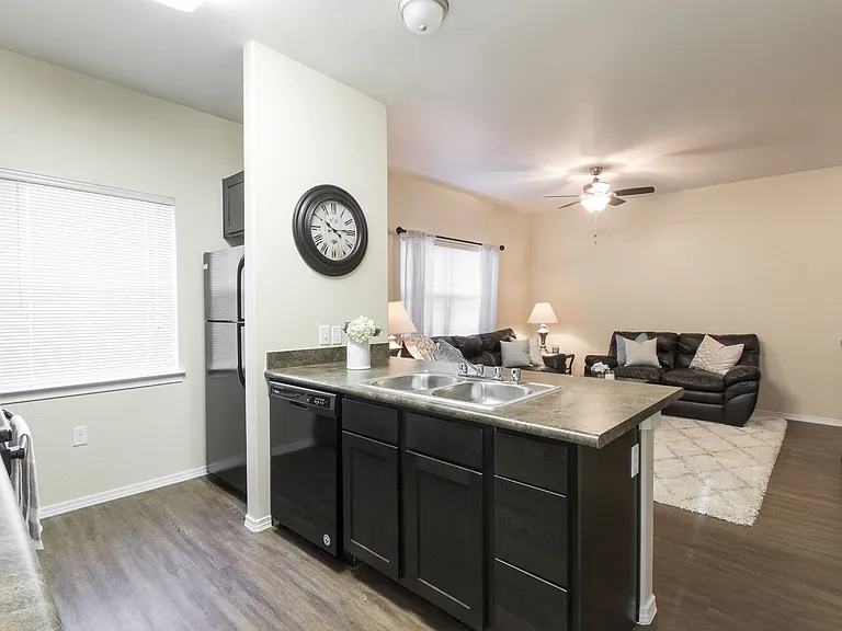 500 S Yarbrough Dr — Photo 11