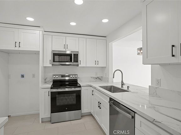 2nd image of 4719 Knickerbocker Ln