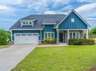 515 Goldenleaf Cir, Whispering Pines, NC 28327
