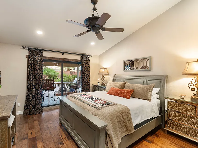 372 W Amoroso Dr — Photo 146