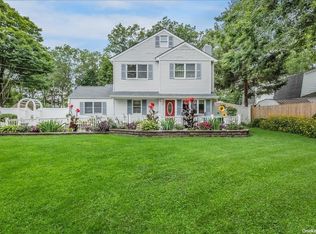 200 Edgewood Ave, Ronkonkoma, NY 11779