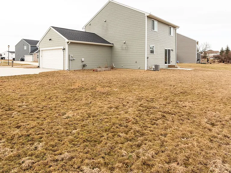 7193 Primrose Ln — Photo 32