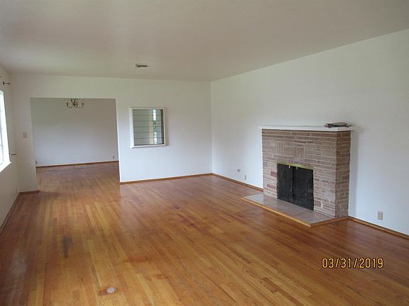 5th image of 1407 W Kaweah Ave