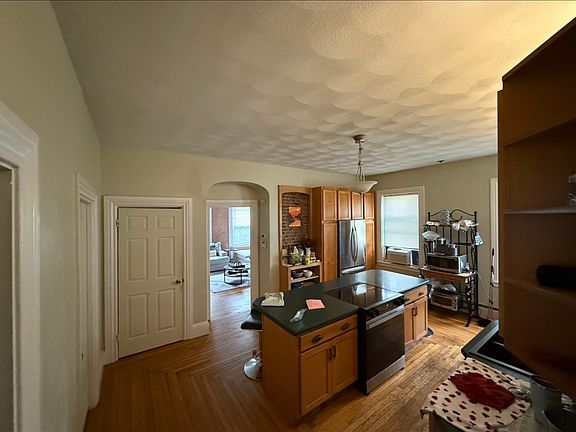4th image of 153 Walcott St APT 1