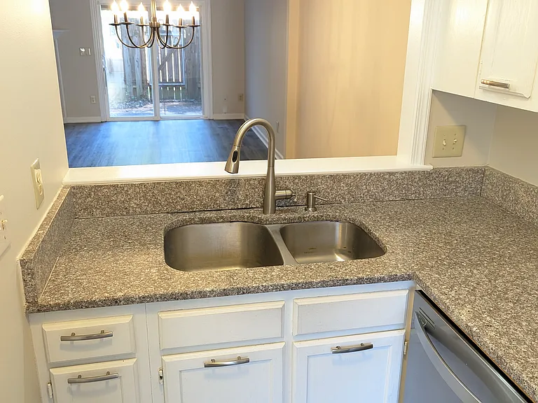 2753 Cottage Pl — Photo 5