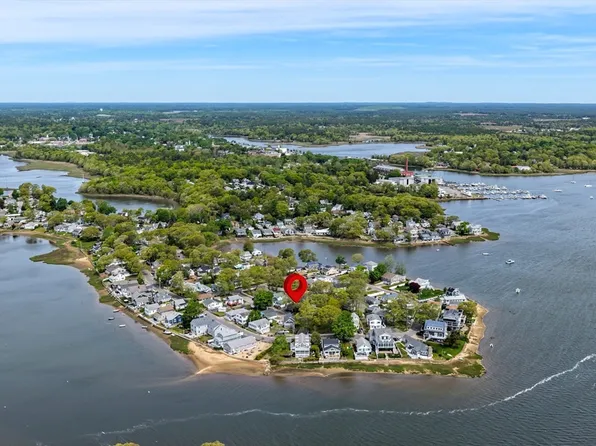 13 Woodland Cir, Wareham, MA 02571