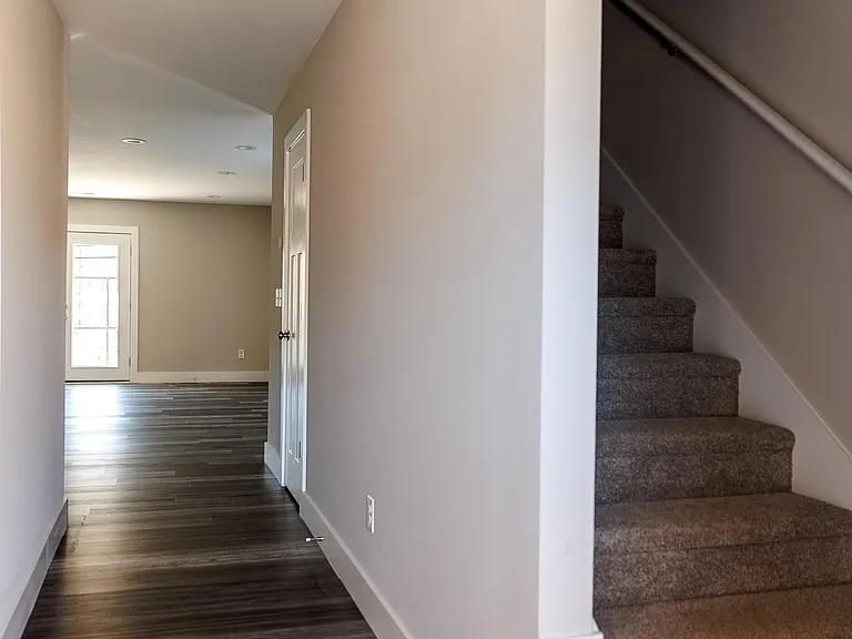 527 Nova Ln — Photo 4