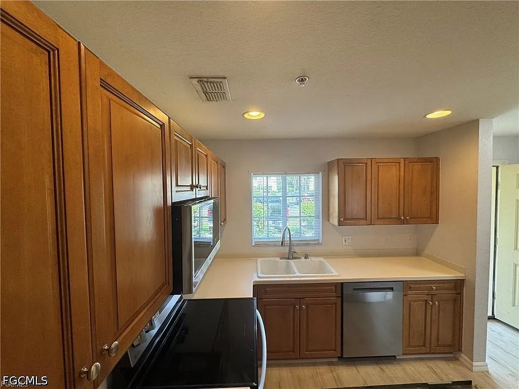 2 bed, 2.5 bath, 1415 sqft, $1,750 — Photo 4