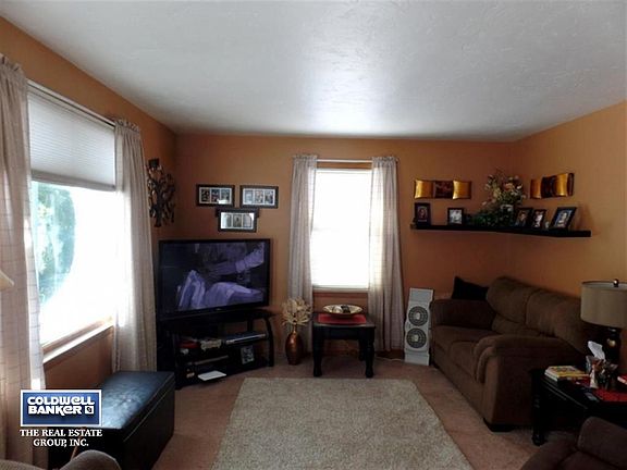 LIVING ROOM SIDE 500