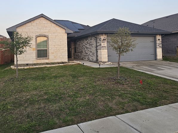 113 University St, Farmersville, TX 75442