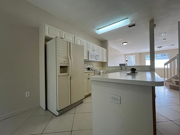4th image of 1932 Alamanda Way #655