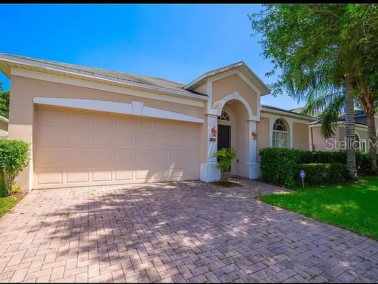 9935 Shadow Creek Dr — Photo 2