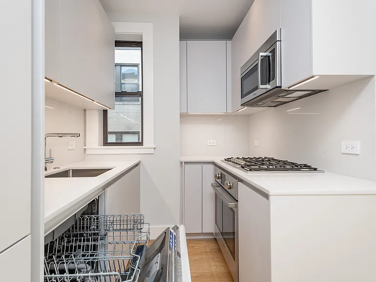 8 Elko St #7 — Photo 3