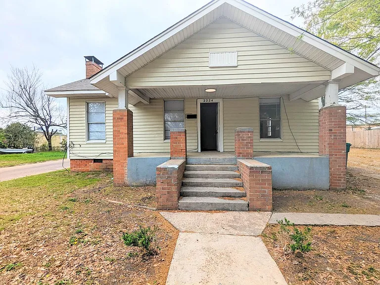 2224 Magnolia St — Photo 2