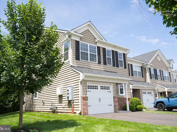 323 W Hamlin Ave, Telford, PA 18969