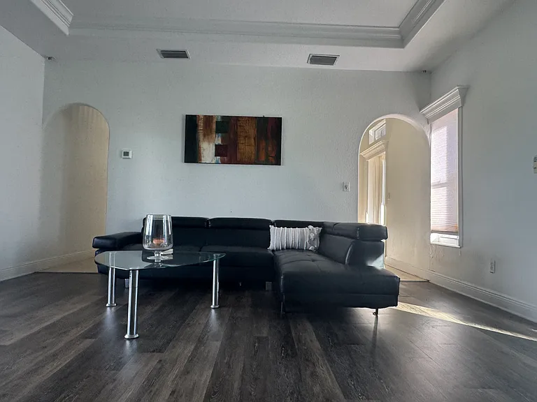 127 SE 6th St — Photo 30