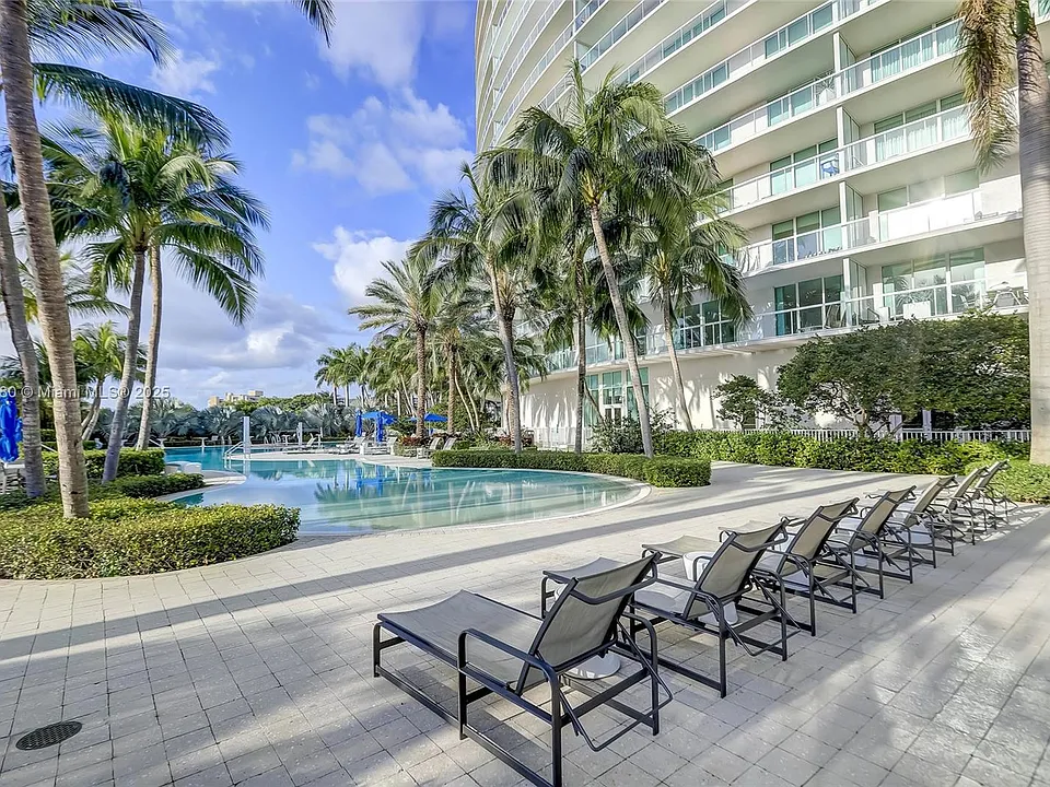 1 N Ocean Blvd #1011